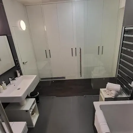 Luxury - View Of The Center Of Apartment *